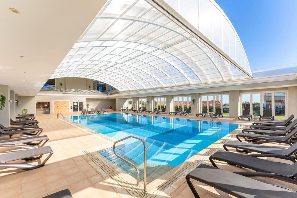 Luxury In Boavista Golf & Apartment Lagos