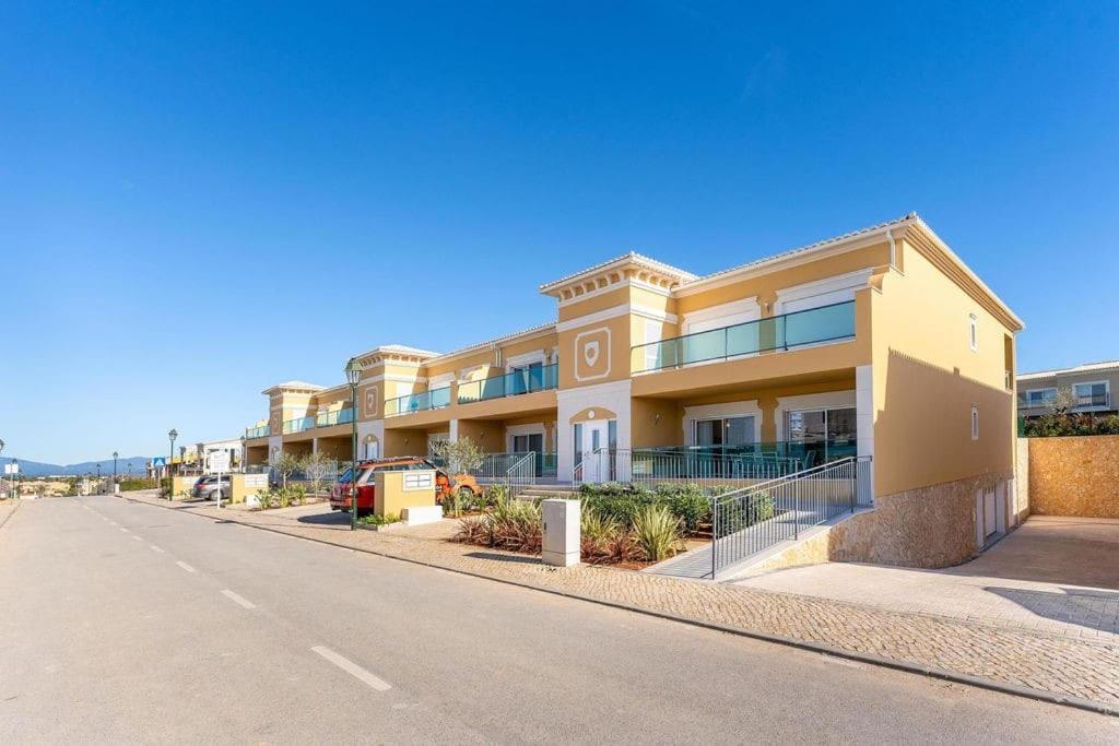 Luxury In Boavista Golf & Apartment